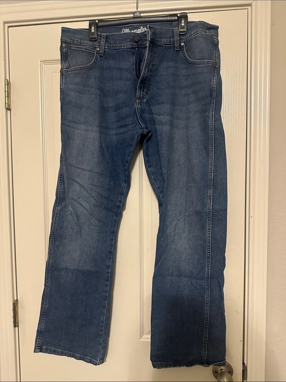 Wrangler Men's Straight Leg Jeans - Medium Blue Denim Bootcut 36 x 32 - Picture 4 of 5